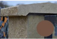 Betonová plotová stříška vibrolisovaná se štípaným čelem AZ Beton hnědá